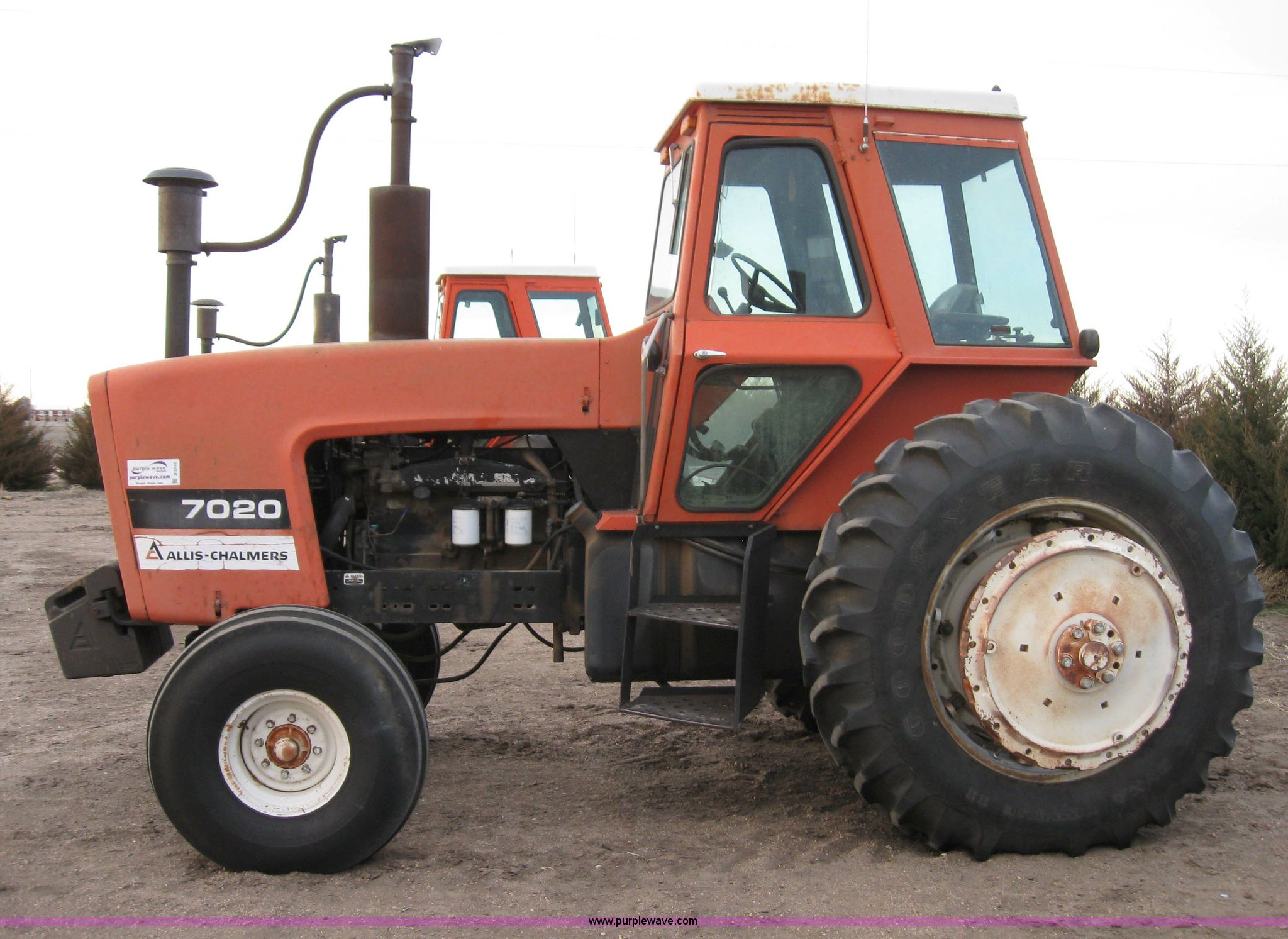 AllisChalmers 7020 tractor in Sublette, KS Item B5747 sold Purple Wave