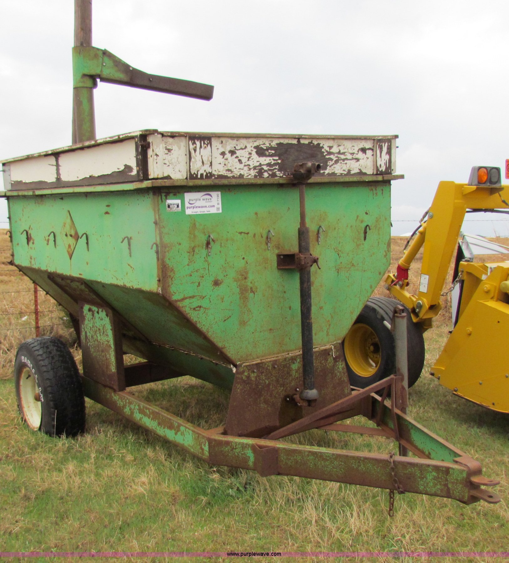 John Deere auger wagon in Guthrie, OK Item B7190 sold Purple Wave