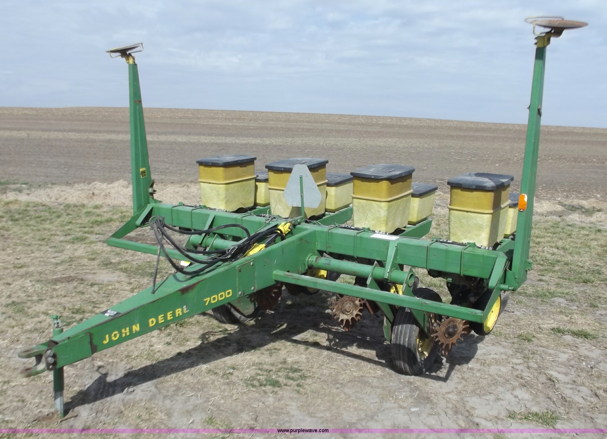 John Deere P7000 four row planter in Corder, MO Item D3576 sold Purple Wave