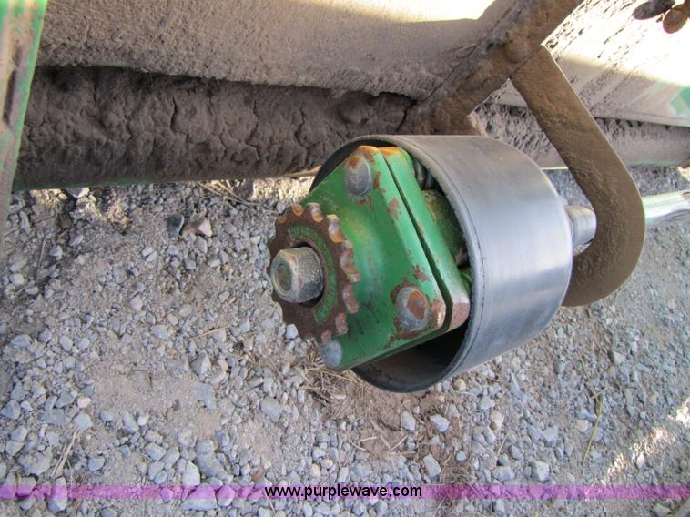 image for item B2232 John Deere 930 30' platform header