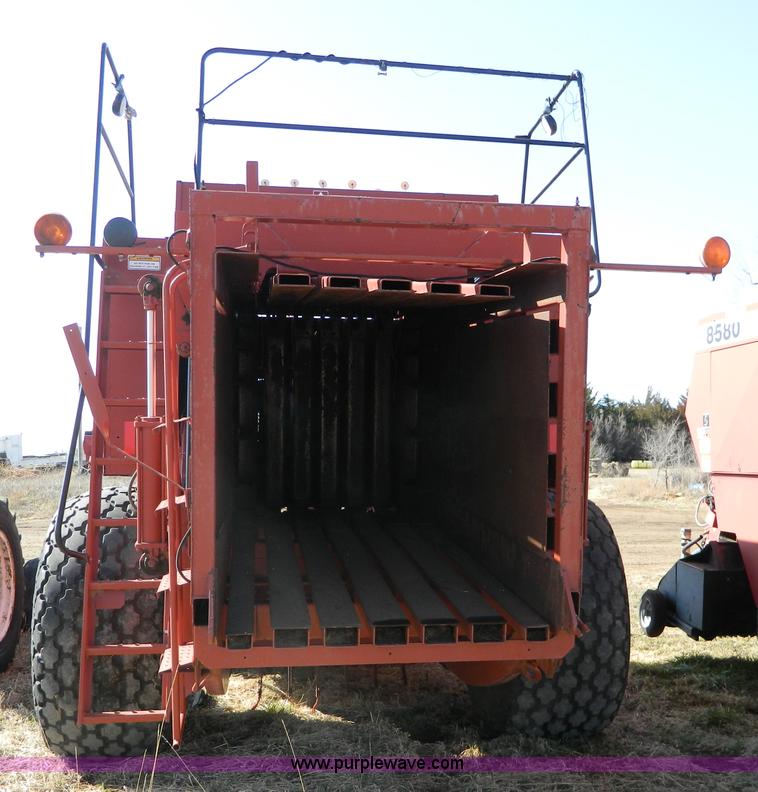 image for item B3537 1990 Hesston 4900 square baler