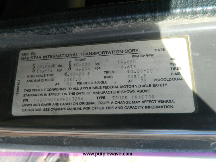 image for item B3539 1994 International 4900 semi truck