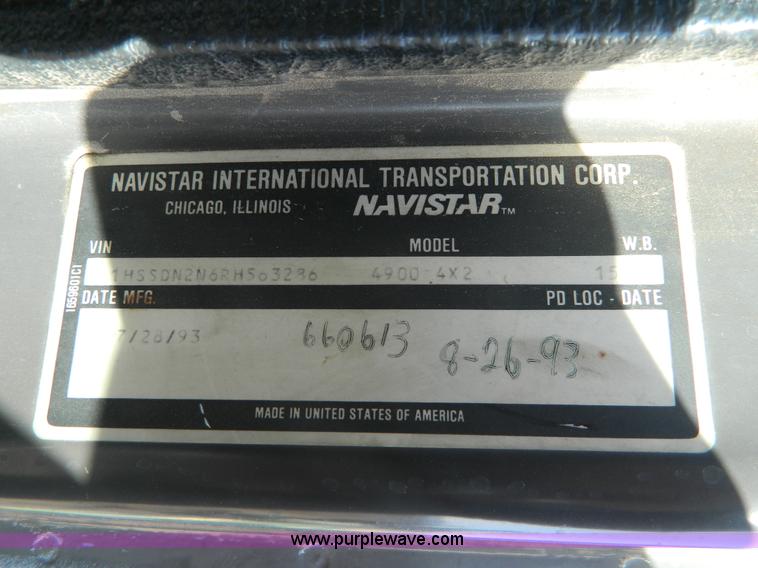 image for item B3539 1994 International 4900 semi truck