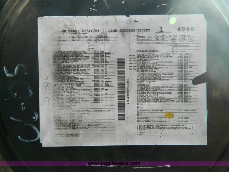 image for item B3539 1994 International 4900 semi truck