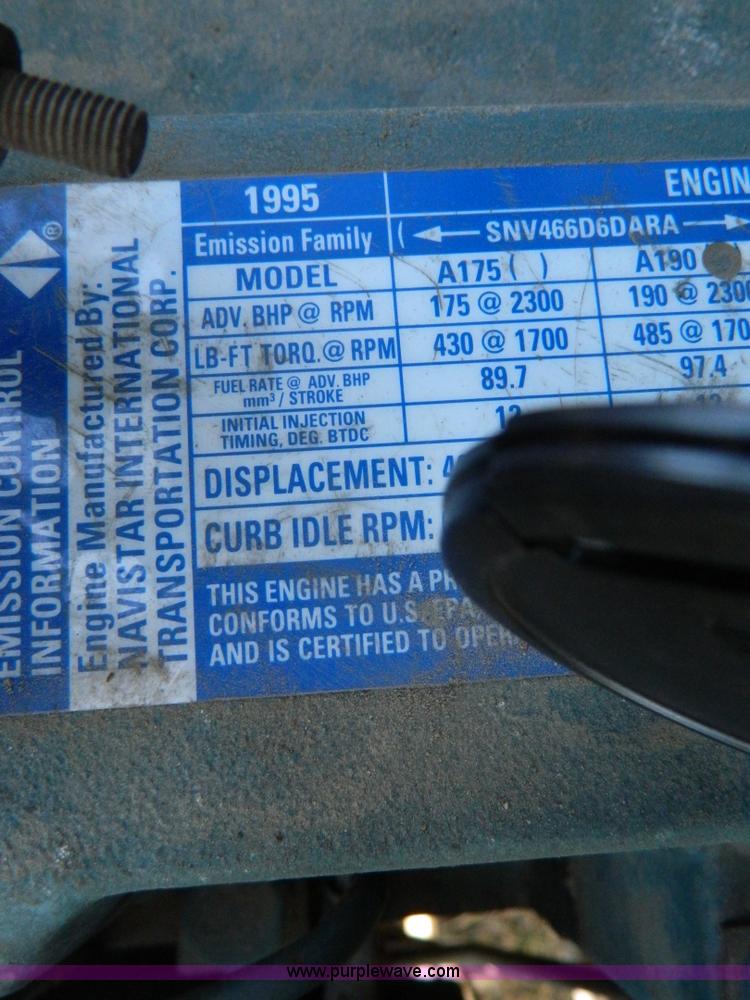 image for item B3539 1994 International 4900 semi truck