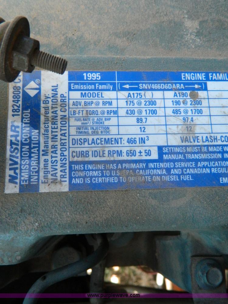 image for item B3539 1994 International 4900 semi truck