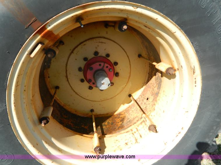 image for item B3545 1979 Versatile 500 tractor