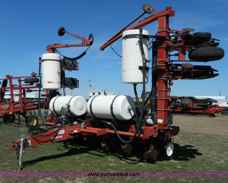 image for item B3582 1997 AGCO White 6122 12 row planter