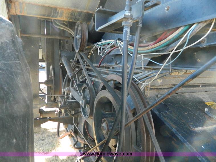 image for item B3583 1989 Gleaner R50 combine