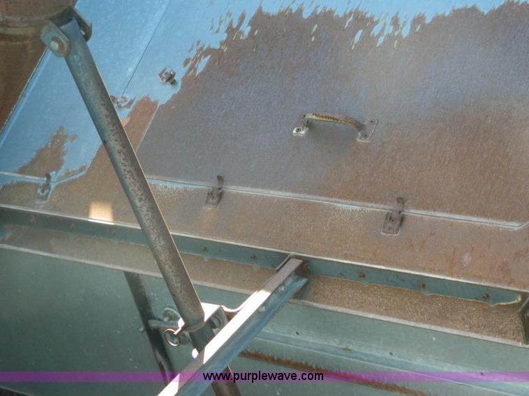 image for item B3583 1989 Gleaner R50 combine