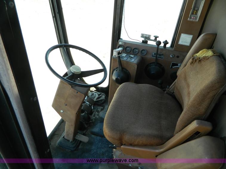 image for item B3583 1989 Gleaner R50 combine