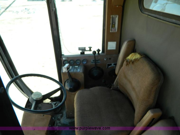 image for item B3583 1989 Gleaner R50 combine