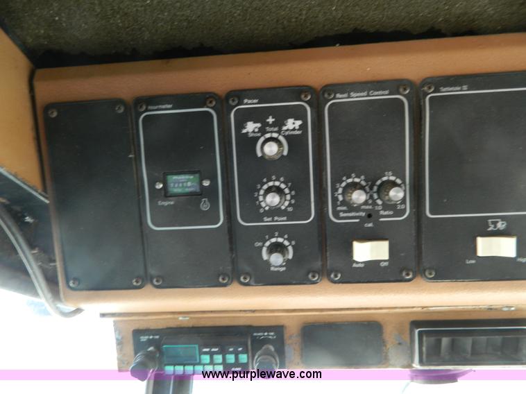 image for item B3583 1989 Gleaner R50 combine