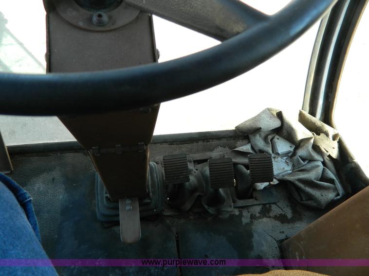 image for item B3583 1989 Gleaner R50 combine