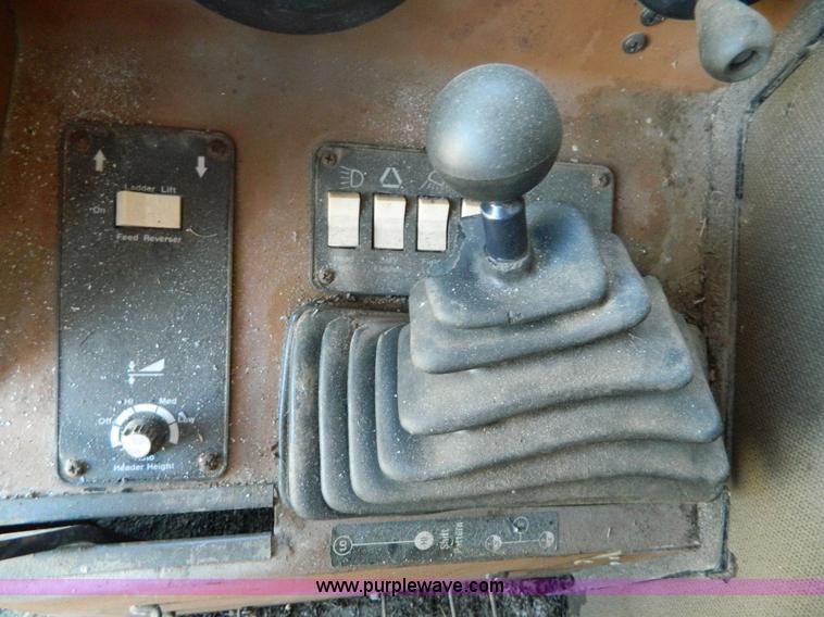 image for item B3583 1989 Gleaner R50 combine