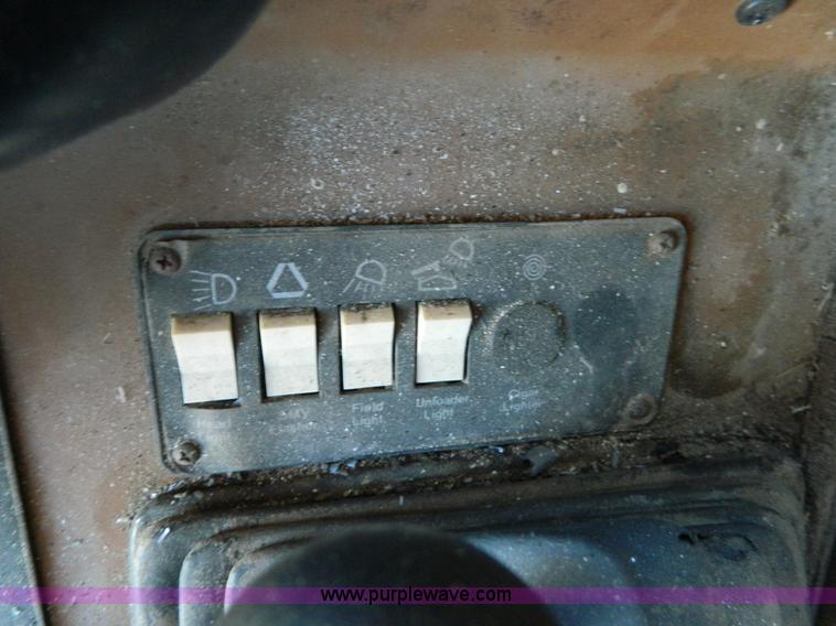 image for item B3583 1989 Gleaner R50 combine