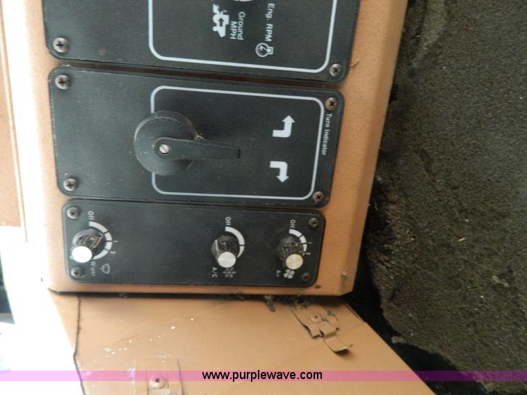 image for item B3583 1989 Gleaner R50 combine