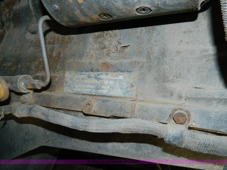 image for item B3583 1989 Gleaner R50 combine