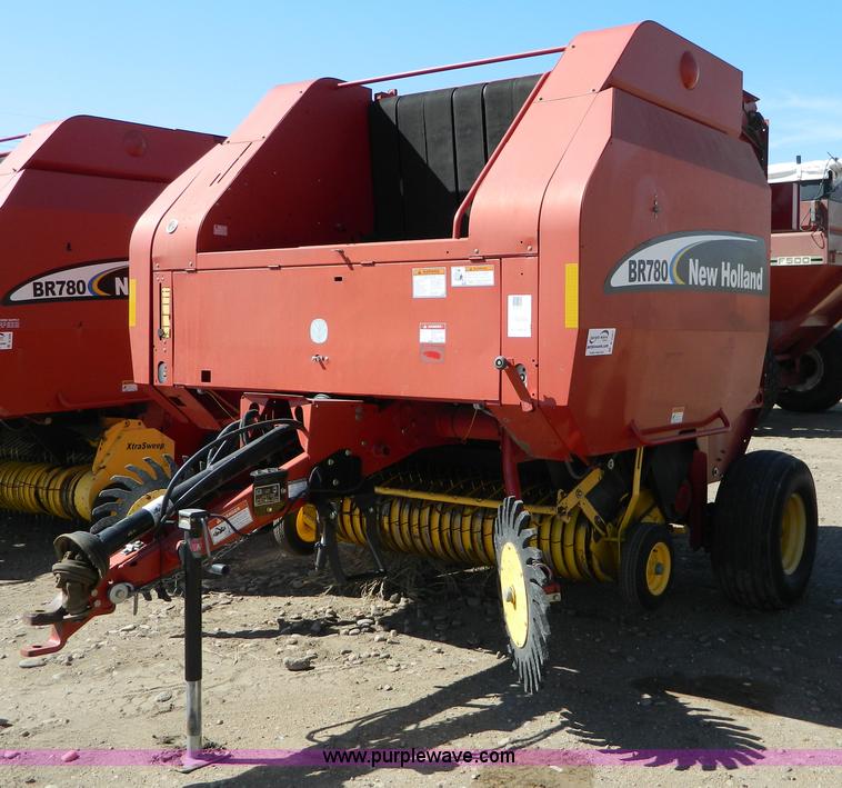 image for item B3587 2005 New Holland BR780 baler