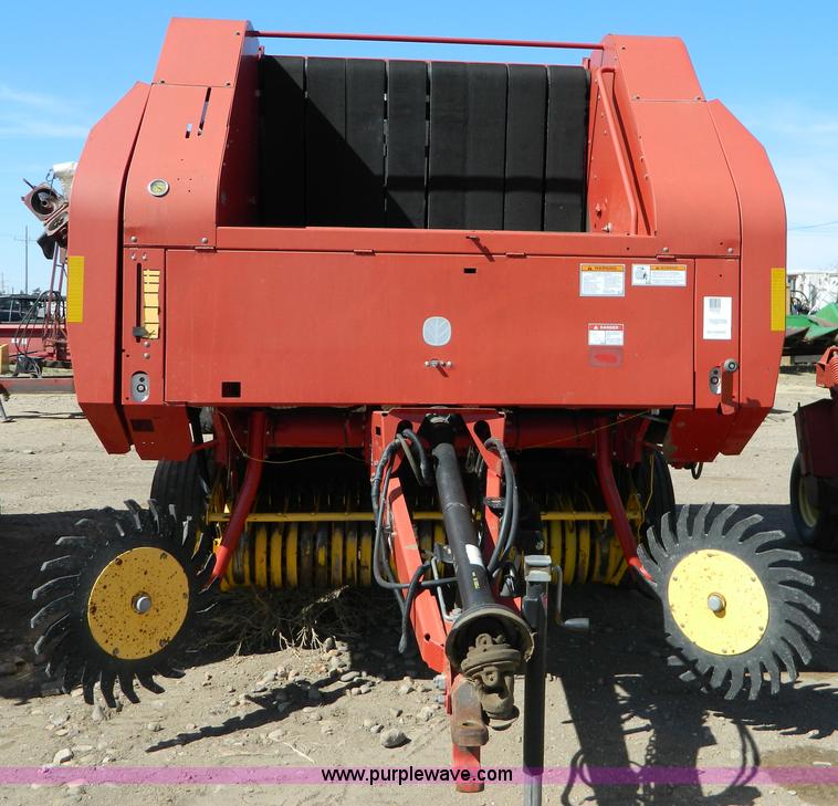 image for item B3587 2005 New Holland BR780 baler
