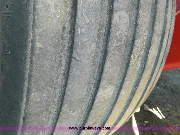 image for item B3587 2005 New Holland BR780 baler