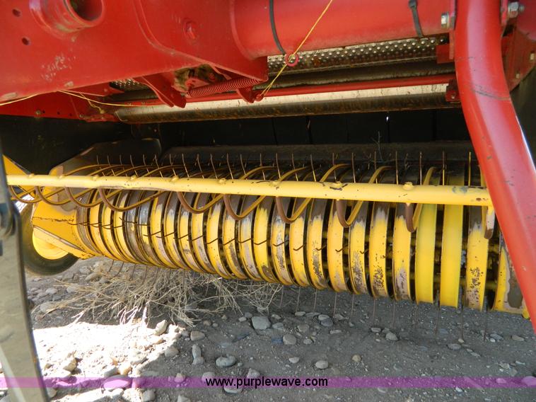 image for item B3587 2005 New Holland BR780 baler