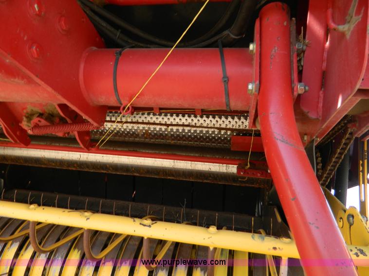 image for item B3587 2005 New Holland BR780 baler
