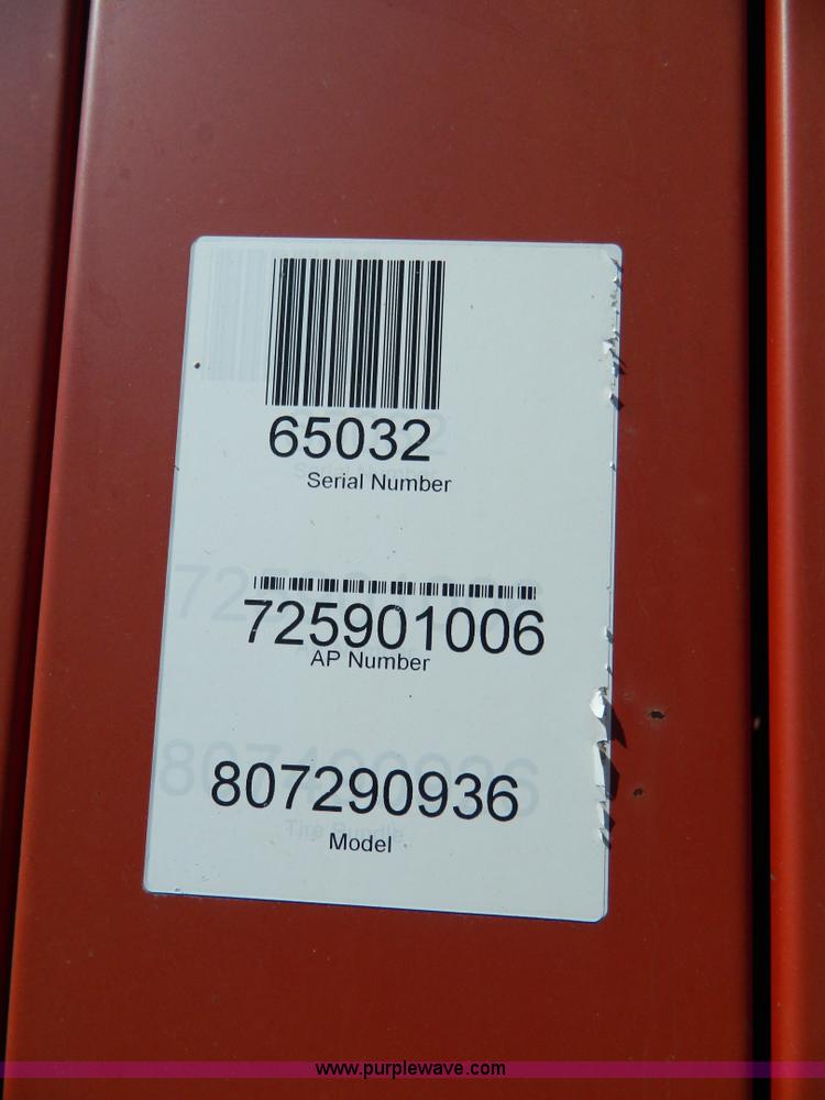 image for item B3587 2005 New Holland BR780 baler