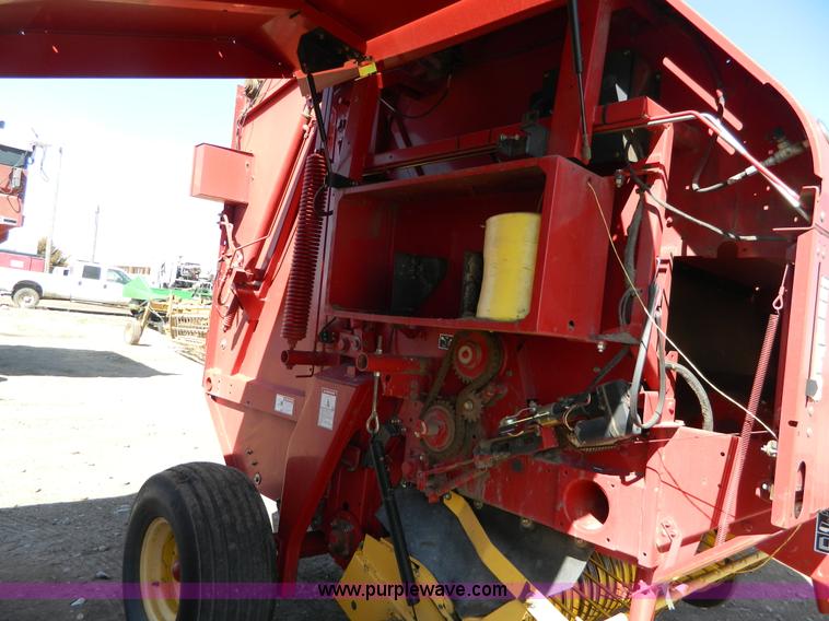 image for item B3587 2005 New Holland BR780 baler