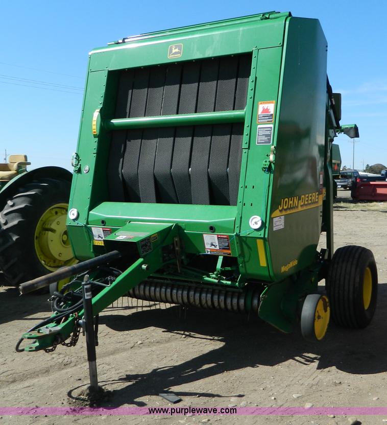image for item B3590 2001 John Deere 567 MegaWide round baler