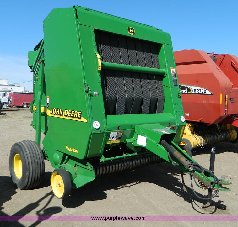 image for item B3590 2001 John Deere 567 MegaWide round baler