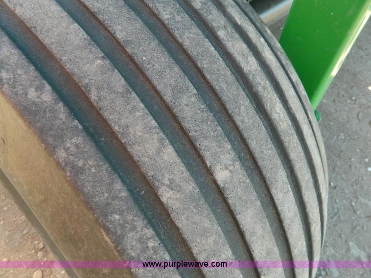 image for item B3590 2001 John Deere 567 MegaWide round baler