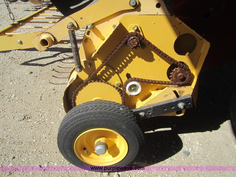 image for item B5701 2003 New Holland BR780 round baler