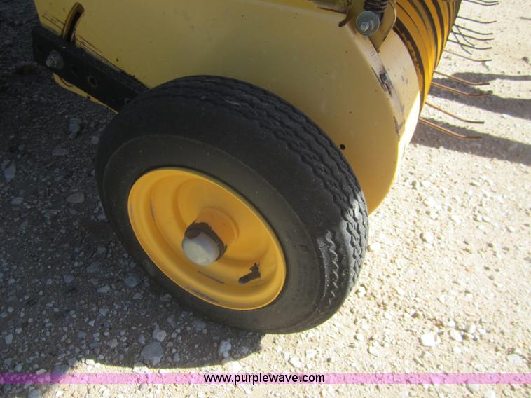 image for item B5701 2003 New Holland BR780 round baler