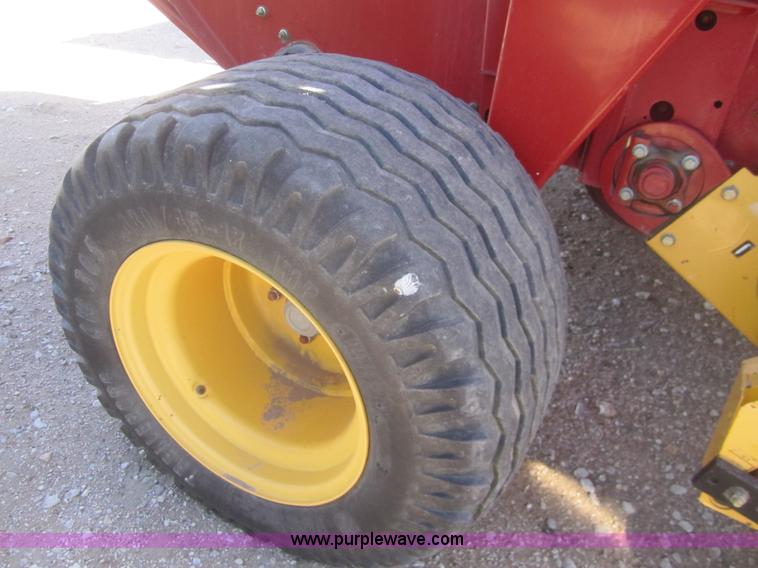 image for item B5701 2003 New Holland BR780 round baler