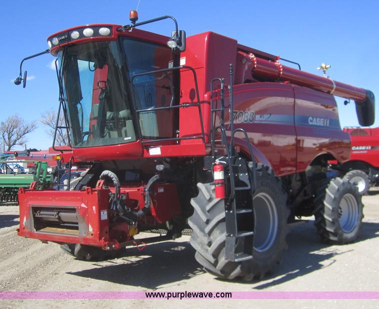image for item B5704 2009 Case IH 7088 combine