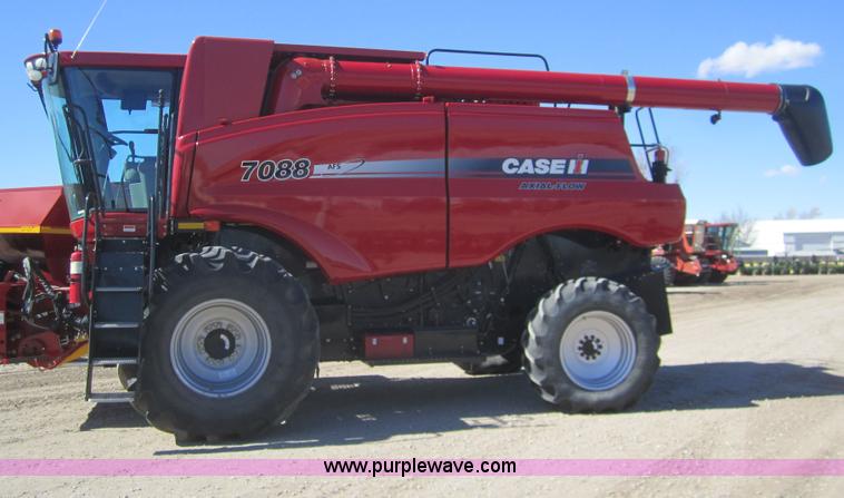 image for item B5704 2009 Case IH 7088 combine