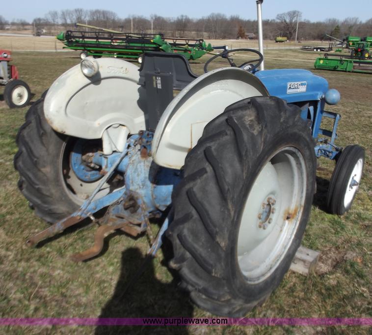 image for item D3579 1963 Ford 2000 tractor