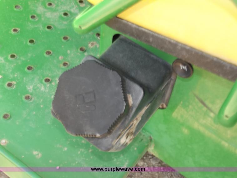 image for item D3583 2001 John Deere 4x2 Gator