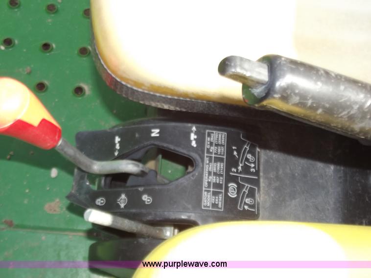 image for item D3583 2001 John Deere 4x2 Gator