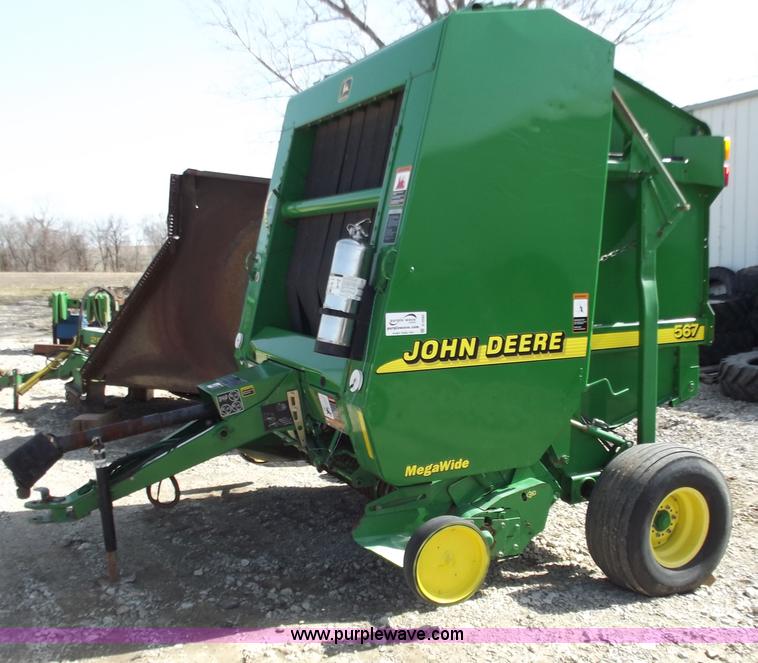 image for item D3585 John Deere 567 round baler