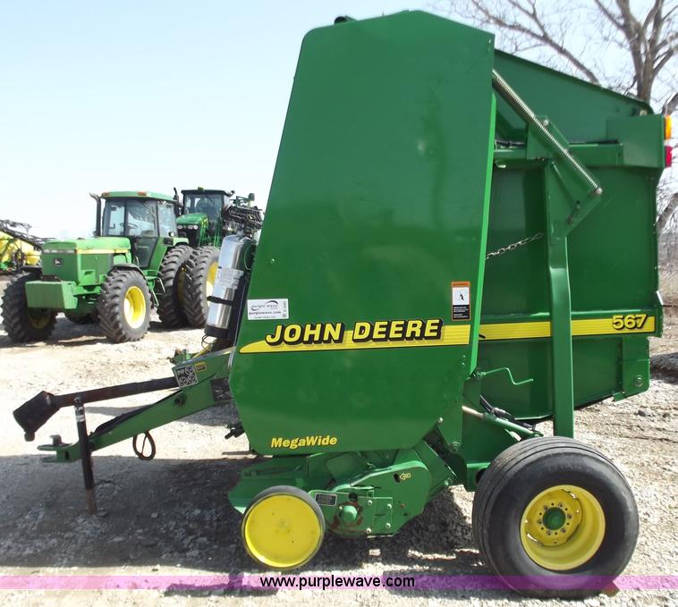 image for item D3585 John Deere 567 round baler