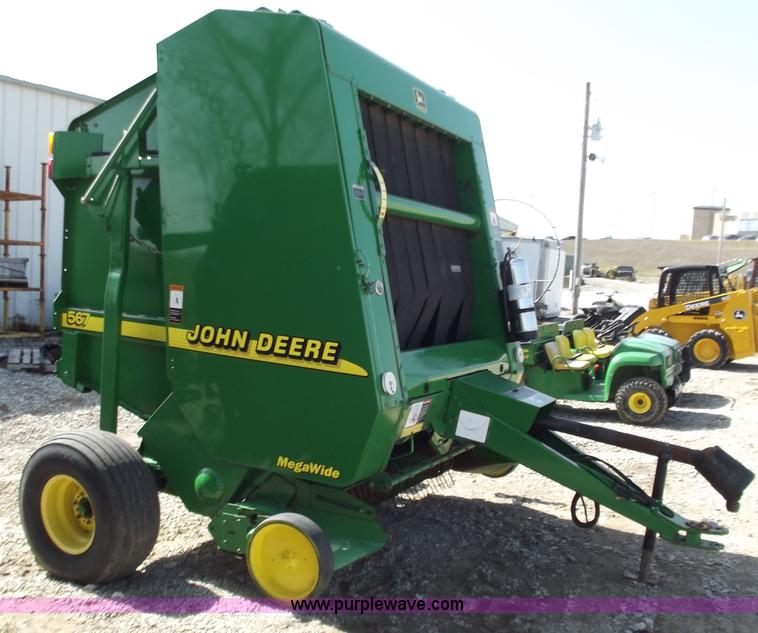 image for item D3585 John Deere 567 round baler