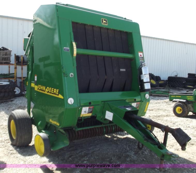 image for item D3585 John Deere 567 round baler