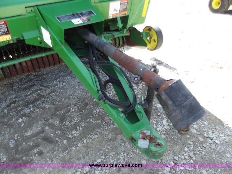image for item D3585 John Deere 567 round baler