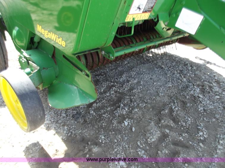 image for item D3585 John Deere 567 round baler