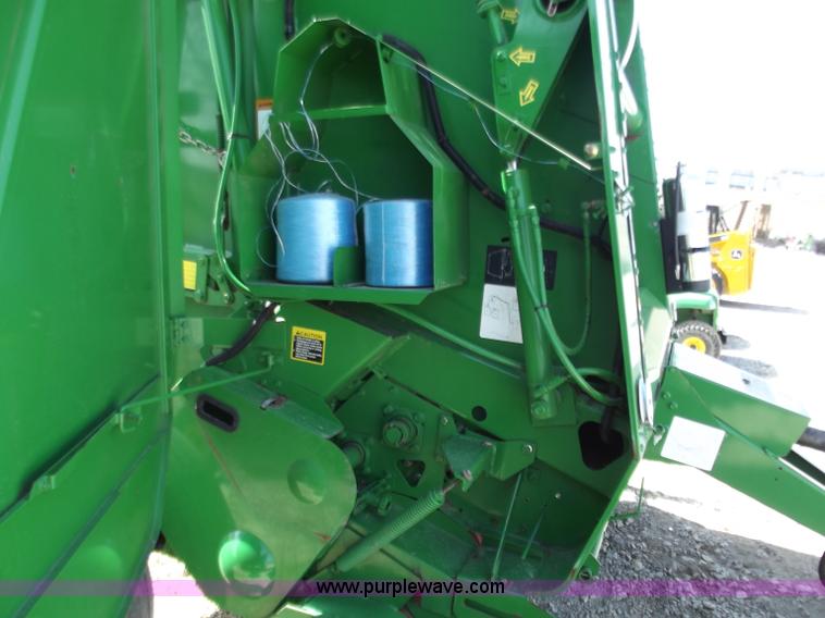 image for item D3585 John Deere 567 round baler