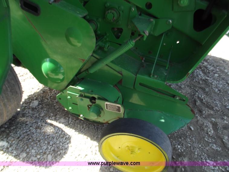 image for item D3585 John Deere 567 round baler