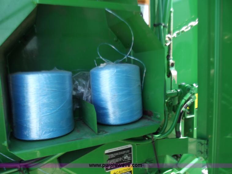 image for item D3585 John Deere 567 round baler