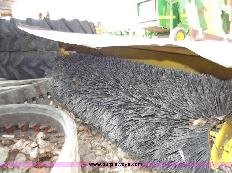 image for item D3587 John Deere 26 Broom 5' broom